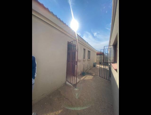 2 BEDROOM HOUSE FOR SALE IN BRAM FISCHERVILLE